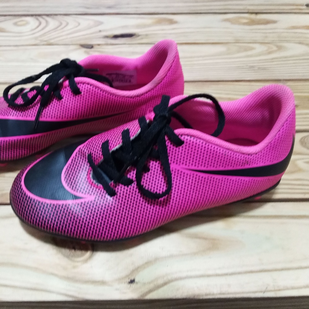 Nike Girls Soccer Cleats Hot Pink and Black